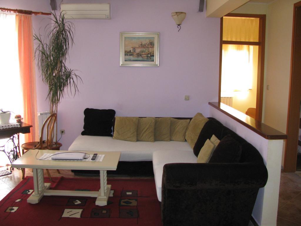 Apartment Megi Tribunj  Exterior photo